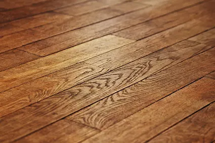 Verlegter Parkettboden in hellem Holz